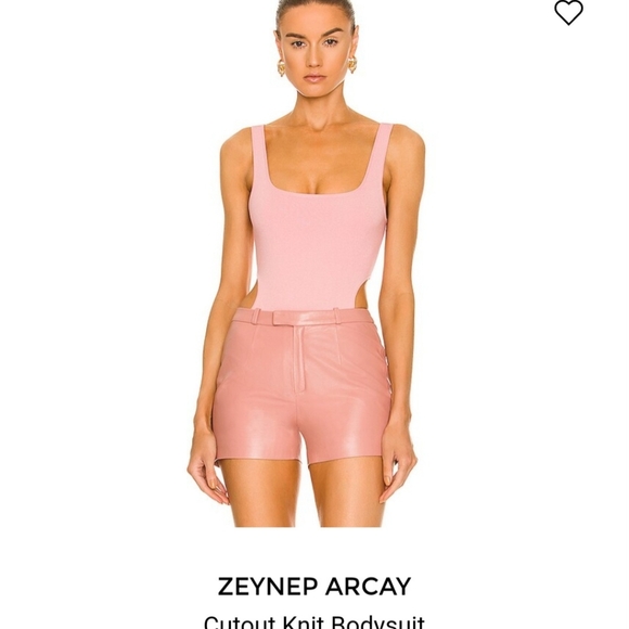 Zeynep Arcay - Picture 2 of 6